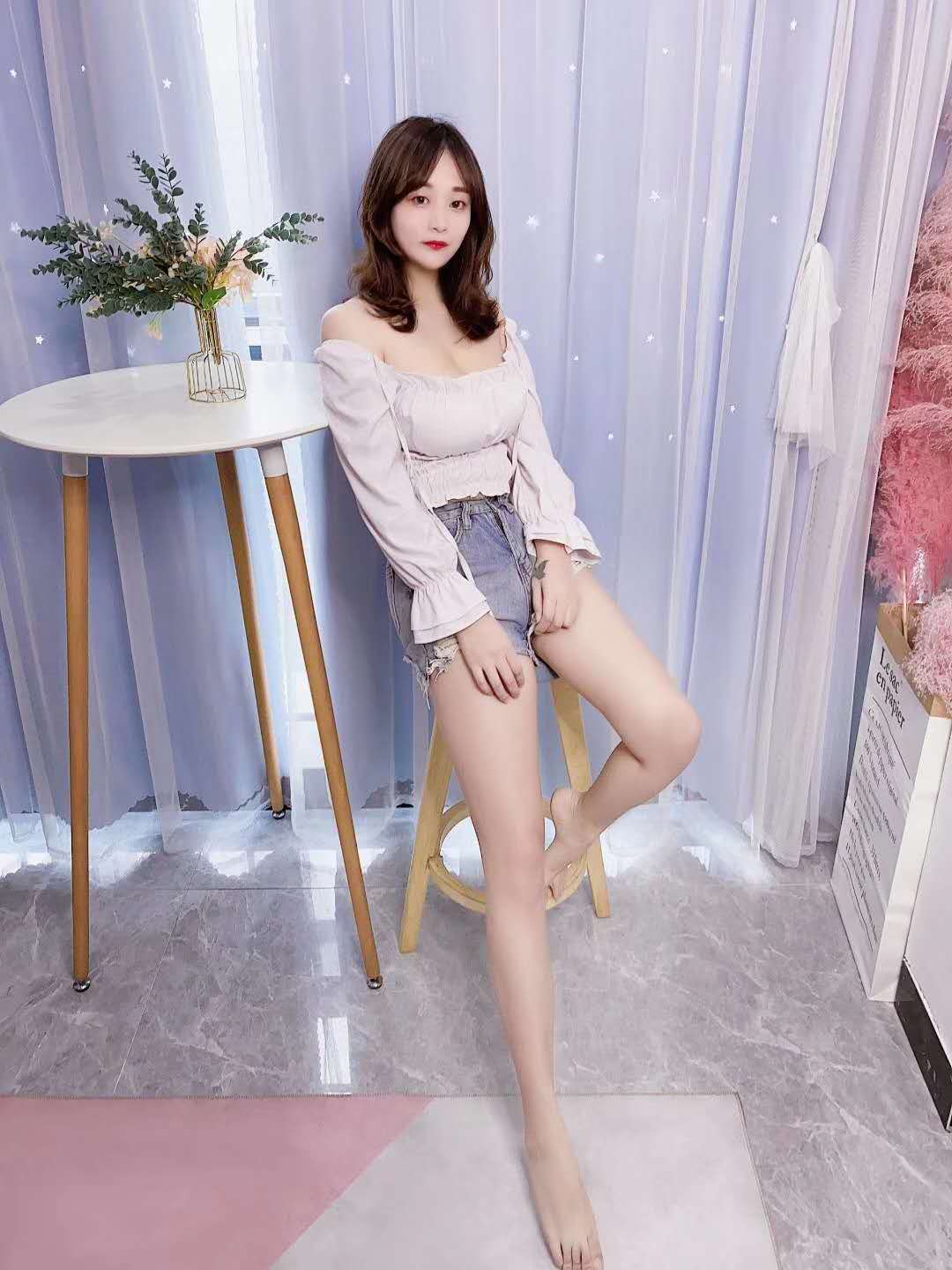 童颜巨乳，萌萌F罩杯 很满意的一次体验